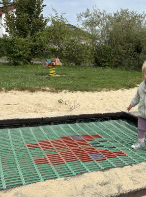Bodentrambolin beim Spielplatz